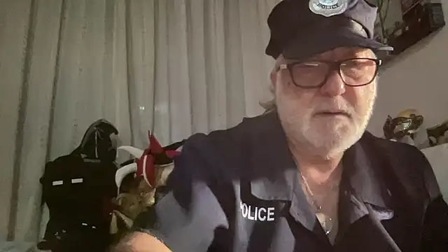 Snapshot of EroticVenetian chatting on November 2025 06:51:02 AM EroticVenetian online show from November 2025 06:51:02 AM