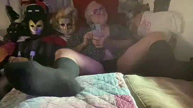 Snapshot of EroticVenetian chatting on December 2025 04:18:02 AM EroticVenetian online show from December 2025 04:18:02 AM