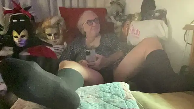 Snapshot of EroticVenetian chatting on December 2025 07:38:01 AM EroticVenetian online show from December 2025 07:38:01 AM