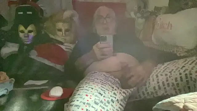 Snapshot of EroticVenetian chatting on December 2025 10:51:01 PM EroticVenetian online show from December 2025 10:51:01 PM