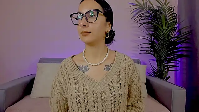 miadaniells hot online show from April 2026 01:06:01 PM