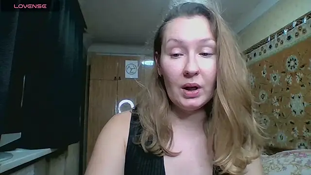 Snapshot of AnnaXLovers chatting on October 2025 01:56:01 PM AnnaXLovers online show from October 2025 01:56:01 PM