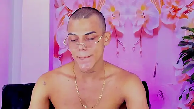 Snapshot of visaelX chatting on January 2025 05:28:02 PM visaelX online show from January 2025 05:28:02 PM