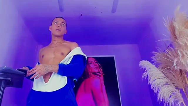 Snapshot of visaelX chatting on January 2025 01:03:02 PM visaelX online show from January 2025 01:03:02 PM