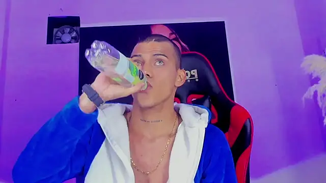 Snapshot of visaelX chatting on January 2025 04:06:01 PM visaelX online show from January 2025 04:06:01 PM