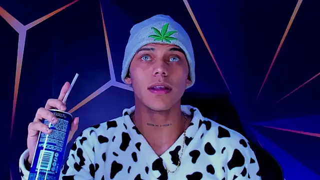 Snapshot of visaelX chatting on January 2025 06:27:01 PM visaelX online show from January 2025 06:27:01 PM