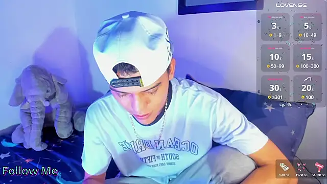 Snapshot of visaelX chatting on March 2025 01:43:02 PM visaelX online show from March 2025 01:43:02 PM