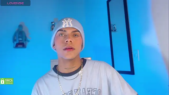 Snapshot of visaelX chatting on March 2025 08:15:02 AM visaelX online show from March 2025 08:15:02 AM