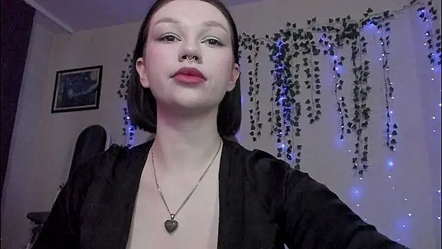 Snapshot of Emmy_m00n chatting on December 2024 04:14:01 AM Emmy m00n online show from December 2024 04:14:01 AM