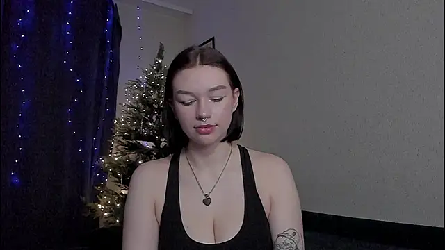 Snapshot of Emmy_m00n chatting on January 2025 02:11:02 AM Emmy m00n online show from January 2025 02:11:02 AM