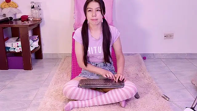 Snapshot of pink_flower_ chatting on September 2025 10:46:01 PM pink flower online show from September 2025 10:46:01 PM