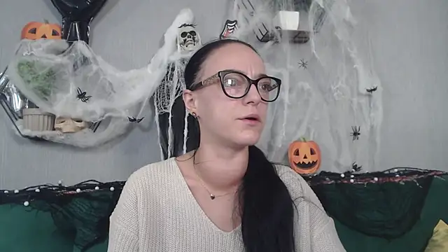 Snapshot of IzabelllNoir chatting on October 2025 05:33:02 AM IzabelllNoir online show from October 2025 05:33:02 AM