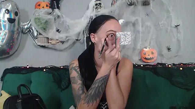 Snapshot of IzabelllNoir chatting on October 2025 12:06:02 PM IzabelllNoir online show from October 2025 12:06:02 PM