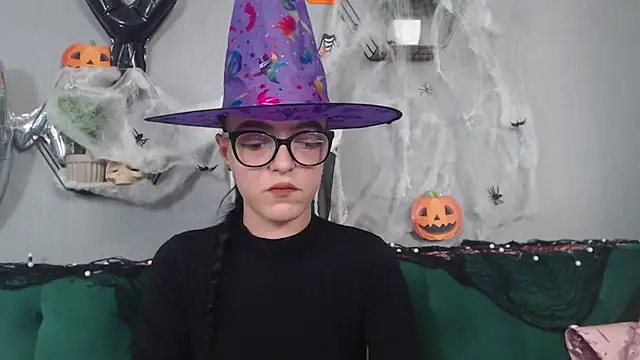 Snapshot of IzabelllNoir chatting on October 2025 09:32:01 AM IzabelllNoir online show from October 2025 09:32:01 AM