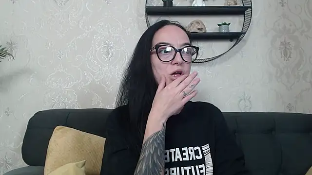 Snapshot of IzabelllNoir chatting on November 2025 07:54:01 AM IzabelllNoir online show from November 2025 07:54:01 AM