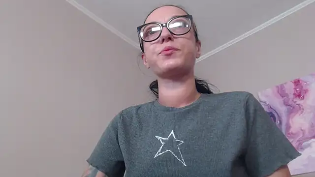 Snapshot of IzabelllNoir chatting on June 2026 06:03:01 AM IzabelllNoir online show from June 2026 06:03:01 AM