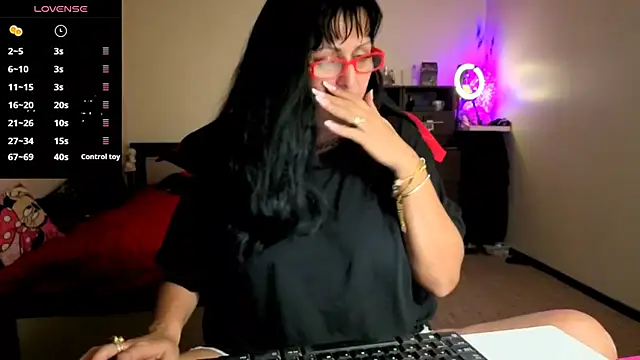 YourDreamLoverr online show from November 2025 12:33:01 AM