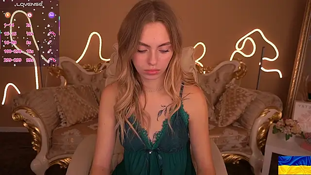 Snapshot of ChloeBrightt chatting on October 2025 08:08:02 PM ChloeBrightt online show from October 2025 08:08:02 PM