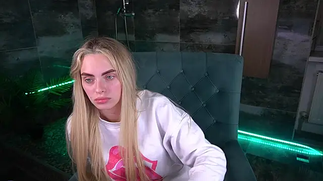 Snapshot of ChloeBrightt chatting on November 2025 08:31:01 PM ChloeBrightt online show from November 2025 08:31:01 PM