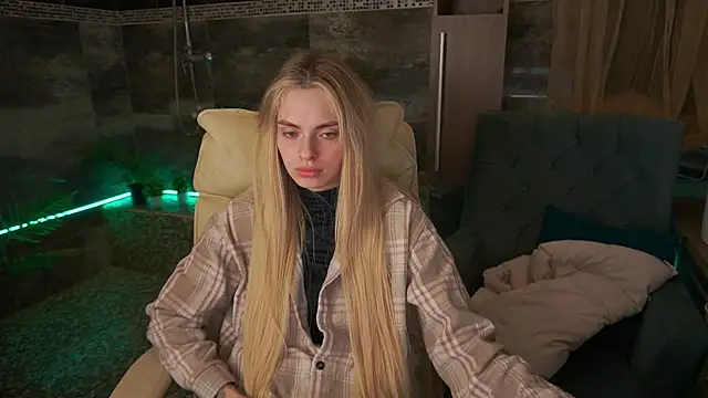 Snapshot of ChloeBrightt chatting on November 2025 08:41:02 PM ChloeBrightt online show from November 2025 08:41:02 PM