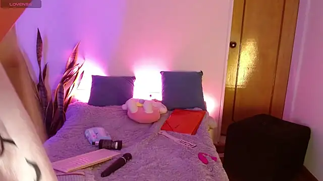 Snapshot of kittycatw chatting on December 2025 10:23:02 AM kittycatw online show from December 2025 10:23:02 AM