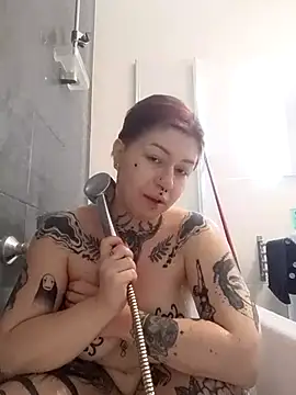 Snapshot of divine_eve chatting on November 2025 04:18:02 PM divine eve online show from November 2025 04:18:02 PM