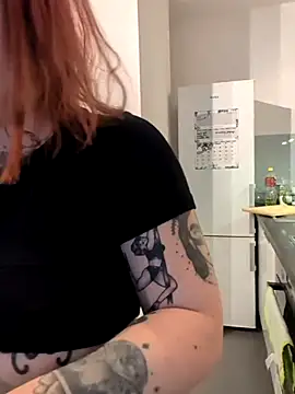 Snapshot of divine_eve chatting on December 2025 12:36:01 PM divine eve online show from December 2025 12:36:01 PM