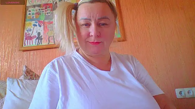 Snapshot of mira_robinsonnn chatting on October 2025 03:05:02 AM mira robinsonnn online show from October 2025 03:05:02 AM