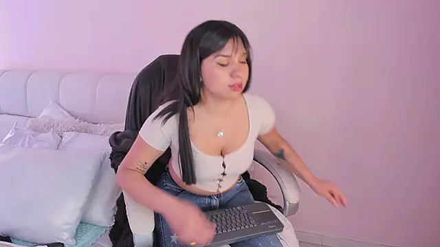 lucy Bensonn online show from March 2025 03:57:02 PM