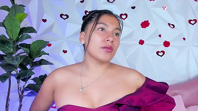 Snapshot of LinnaGardenia chatting on March 2025 07:16:01 PM LinnaGardenia online show from March 2025 07:16:01 PM