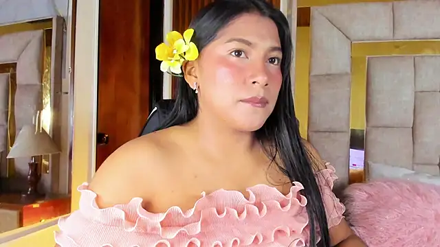 LinnaGardenia online show from April 2026 01:47:01 PM