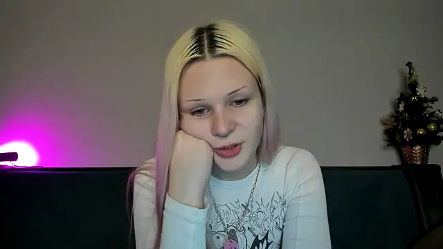 Snapshot of sashakiss99 chatting on December 2024 07:18:01 PM sashakiss99 online show from December 2024 07:18:01 PM