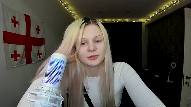 Snapshot of sashakiss99 chatting on January 2025 04:12:02 PM sashakiss99 online show from January 2025 04:12:02 PM