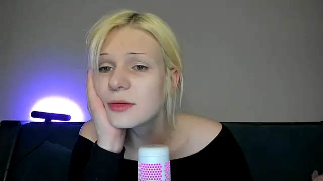 Snapshot of sashakiss99 chatting on March 2025 08:21:01 PM sashakiss99 online show from March 2025 08:21:01 PM