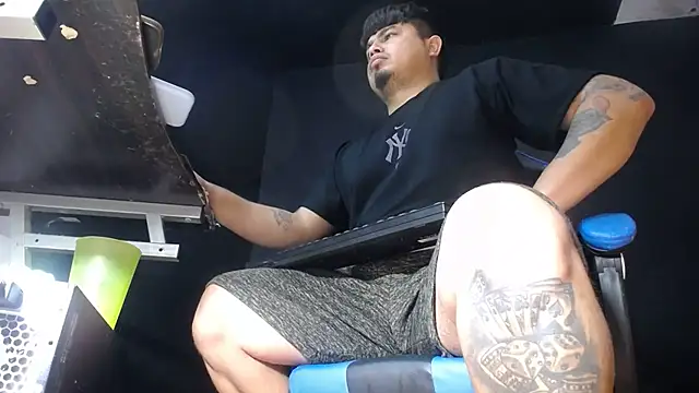 Snapshot of DickMasterfindom chatting on June 2026 01:58:02 AM DickMasterfindom online show from June 2026 01:58:02 AM