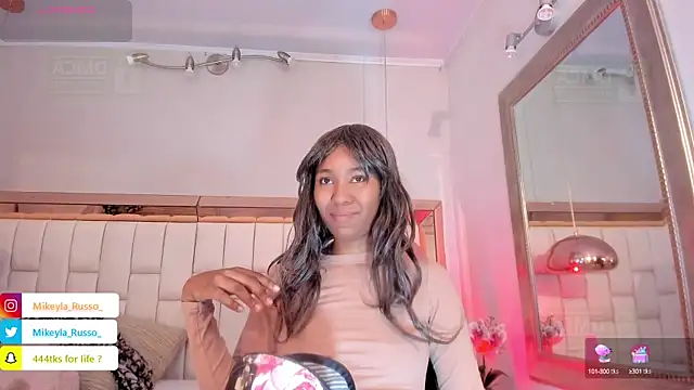 Snapshot of Mikeyla-Russo chatting on September 2025 07:06:02 PM Mikeyla-Russo online show from September 2025 07:06:02 PM