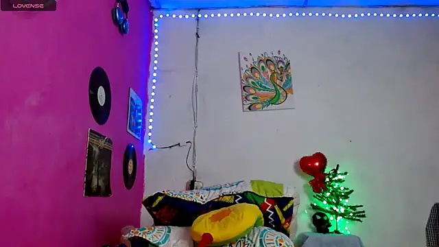 Snapshot of sensitive_brunette chatting on January 2025 02:35:02 AM sensitive brunette online show from January 2025 02:35:02 AM