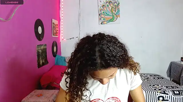 Snapshot of sensitive_brunette chatting on January 2025 09:16:01 PM sensitive brunette online show from January 2025 09:16:01 PM