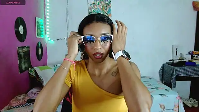 Snapshot of sensitive_brunette chatting on February 2025 11:54:02 PM sensitive brunette online show from February 2025 11:54:02 PM