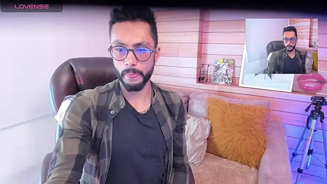 Snapshot of Tom_cooper_ chatting on February 2025 01:11:02 PM Tom cooper online show from February 2025 01:11:02 PM