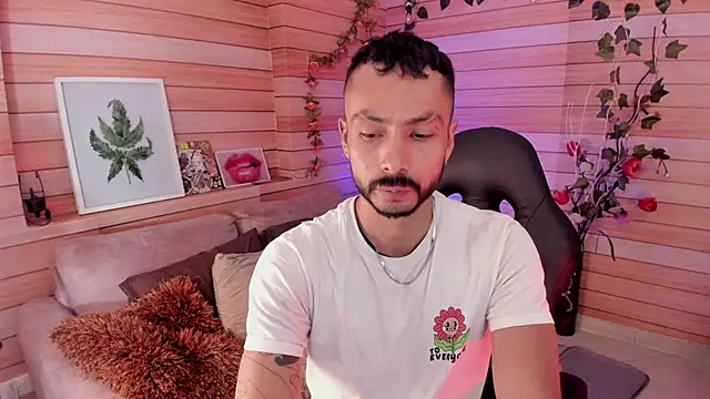 Snapshot of Tom_cooper_ chatting on February 2025 01:19:02 PM Tom cooper online show from February 2025 01:19:02 PM