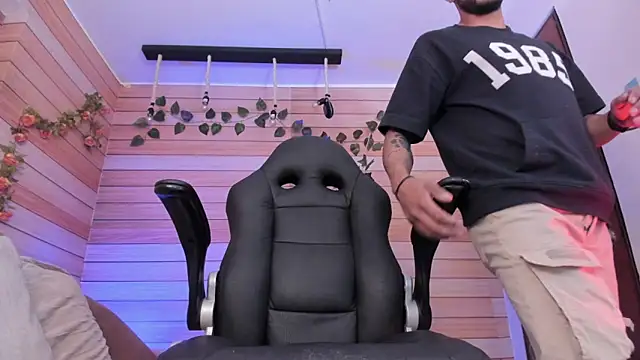 Snapshot of Tom_cooper_ chatting on February 2025 01:03:01 PM Tom cooper online show from February 2025 01:03:01 PM