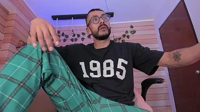 Snapshot of Tom_cooper_ chatting on February 2025 07:14:01 PM Tom cooper online show from February 2025 07:14:01 PM