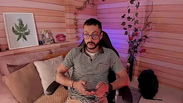 Snapshot of Tom_cooper_ chatting on March 2025 12:58:02 PM Tom cooper online show from March 2025 12:58:02 PM