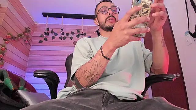 Snapshot of Tom_cooper_ chatting on March 2025 01:18:01 PM Tom cooper online show from March 2025 01:18:01 PM