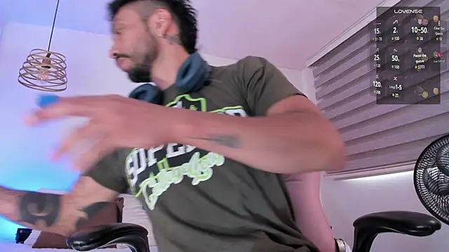 Snapshot of Tom_cooper_ chatting on October 2025 12:56:02 PM Tom cooper online show from October 2025 12:56:02 PM