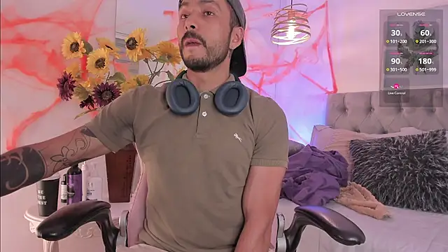 Snapshot of Tom_cooper_ chatting on October 2025 12:26:02 PM Tom cooper online show from October 2025 12:26:02 PM