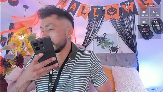 Snapshot of Tom_cooper_ chatting on October 2025 01:01:01 PM Tom cooper online show from October 2025 01:01:01 PM