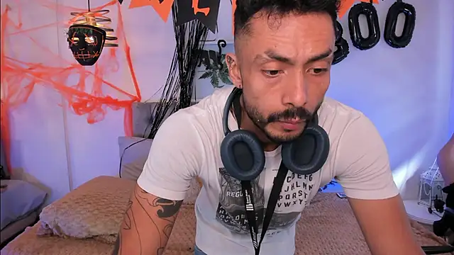 Snapshot of Tom_cooper_ chatting on October 2025 12:50:01 PM Tom cooper online show from October 2025 12:50:01 PM