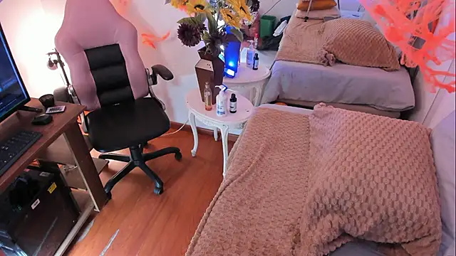 Snapshot of Tom_cooper_ chatting on October 2025 12:50:02 PM Tom cooper online show from October 2025 12:50:02 PM